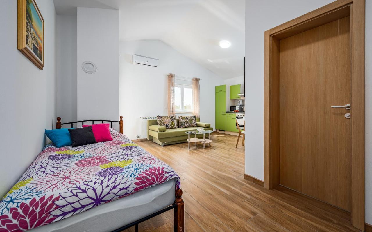 Apartments Nelle Pula Exterior photo