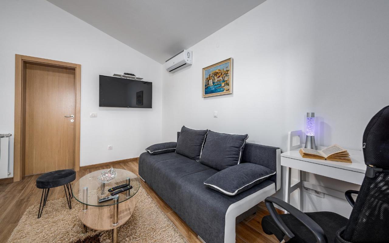 Apartments Nelle Pula Exterior photo