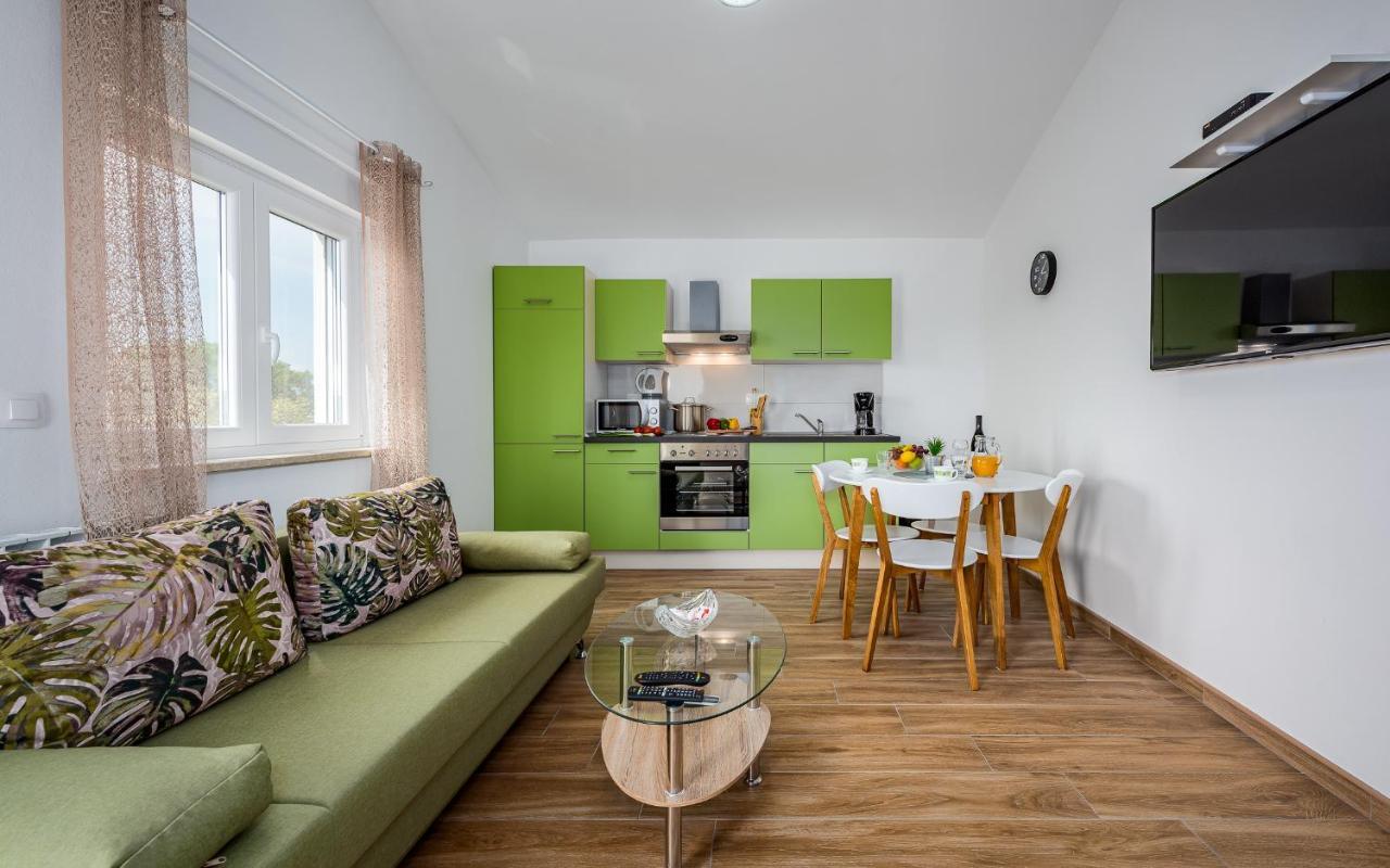 Apartments Nelle Pula Exterior photo